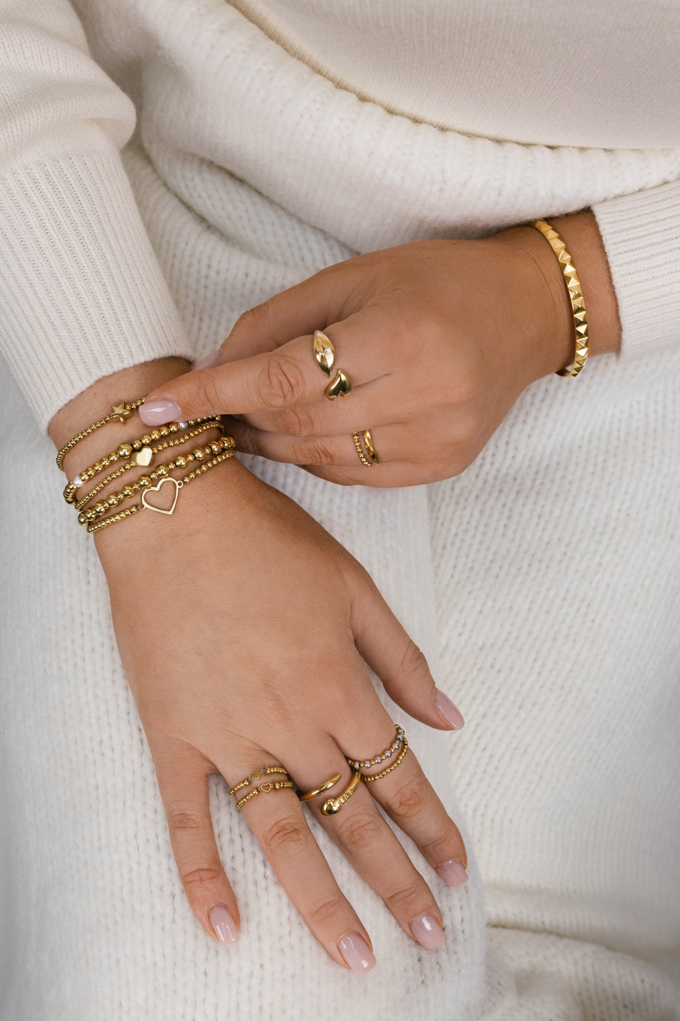 Vrouw met Lux-Label sieraden